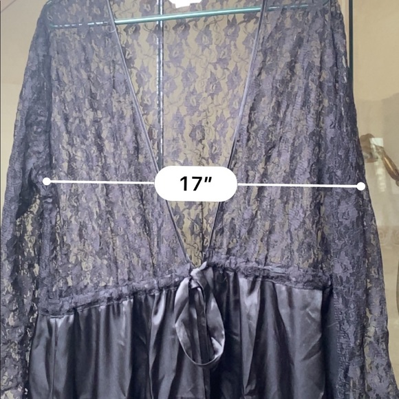 Black Robe - Picture 5 of 9